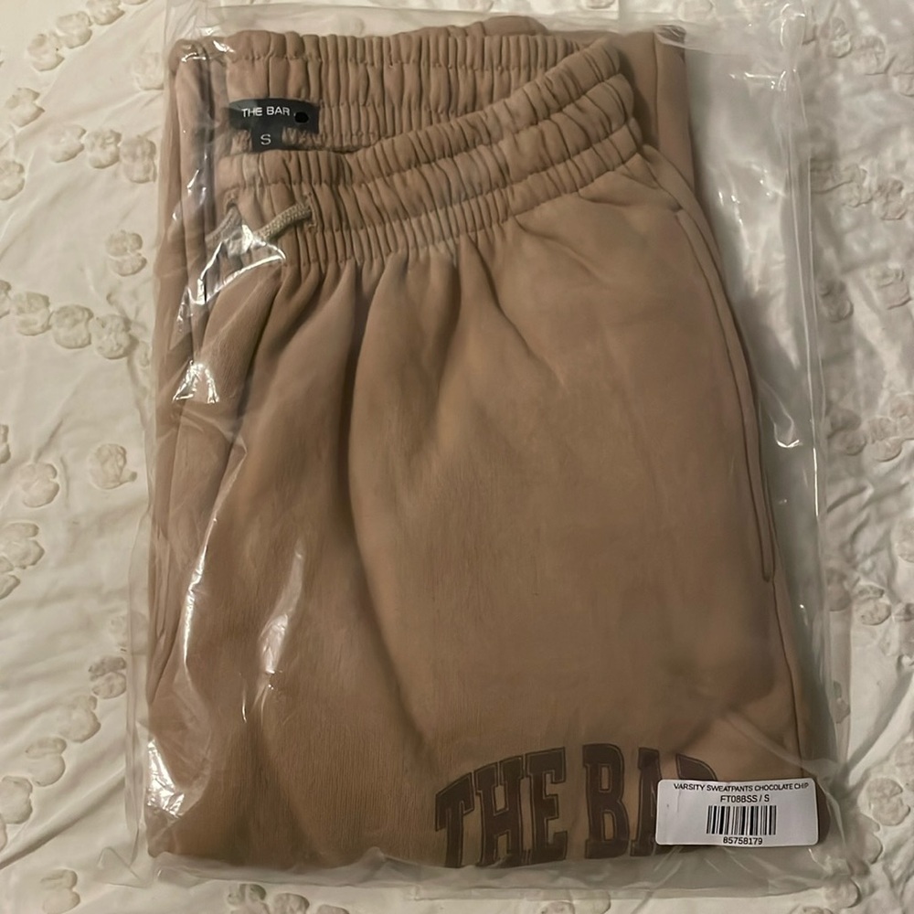 *SOLD*✨NEW!✨The Bar Varsity Sweatpants in Chocolate Chip - Picture 7 of 11
